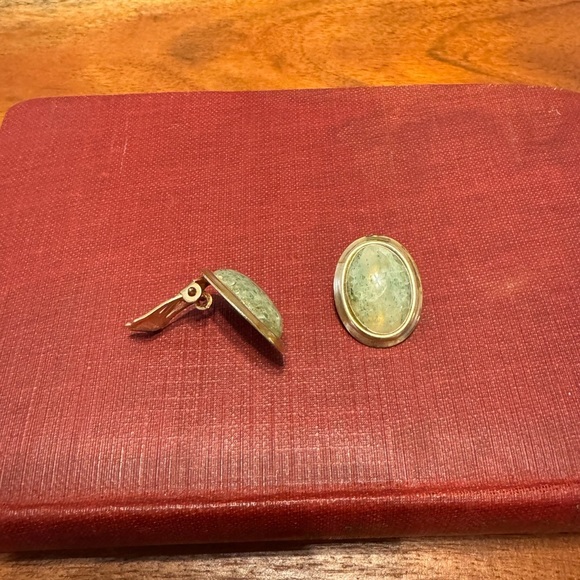 Vintage Jade Clip-On Earrings - Picture 5 of 9